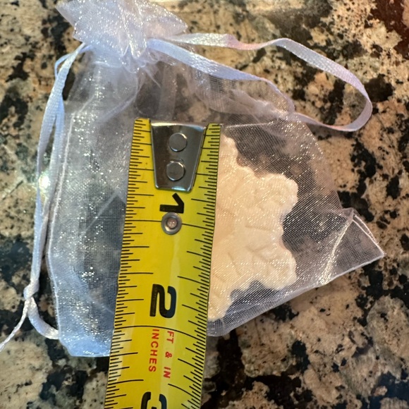 NEW four white snowflake soaps with net gift bag set of four - Picture 4 of 4